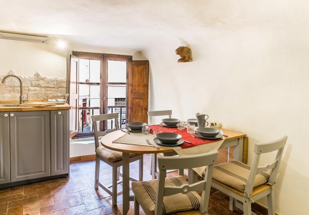 Lyon Apartment Anfiteatro Square, Lucca Exterior photo