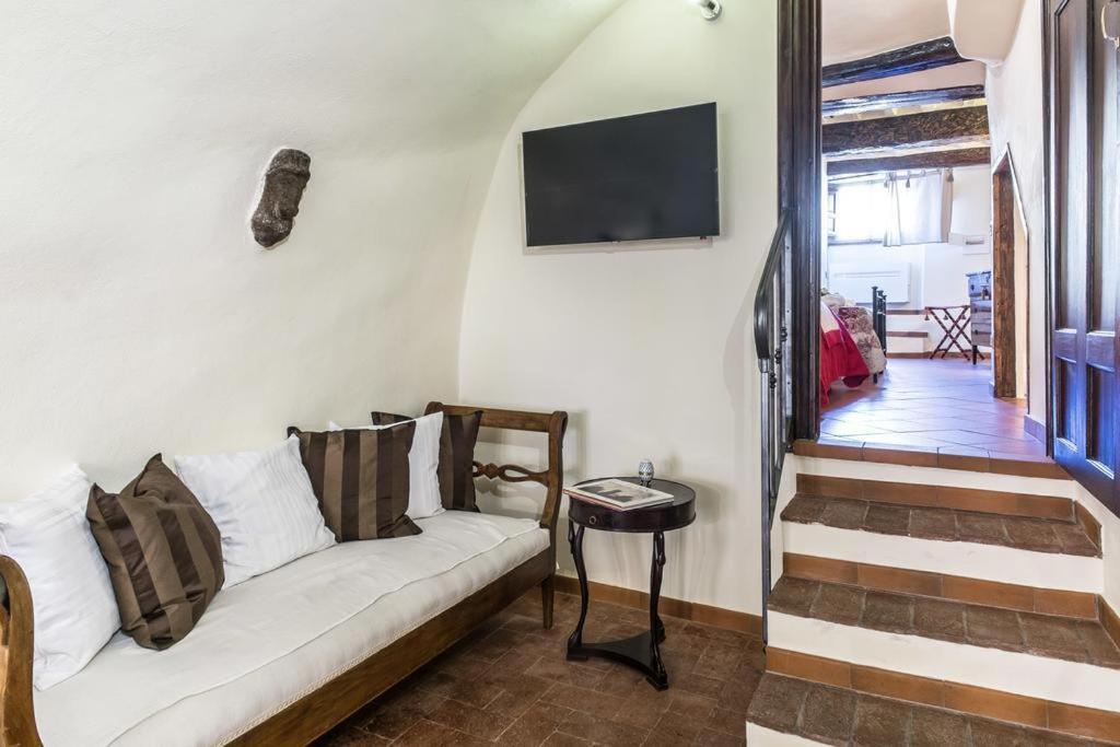 Lyon Apartment Anfiteatro Square, Lucca Exterior photo